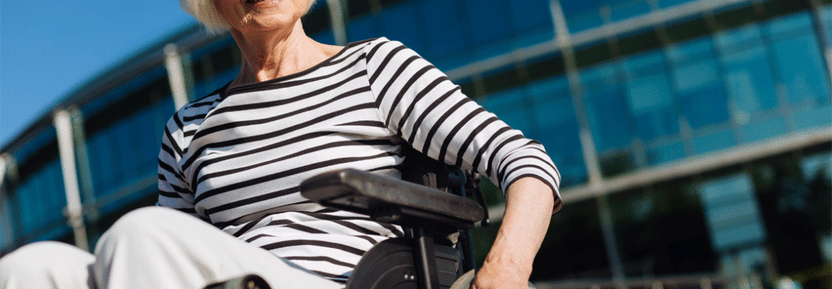 Hoe je het beste vervoer kiest voor ouderen met een rolstoel